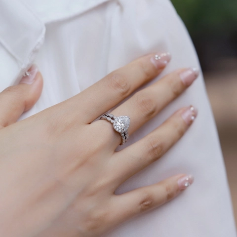 Luxurious 925 Sterling Silver Pear Cut Moissanite Ring With Halo Setting Twisted Band White Gold Plated Engagement Ring For Women