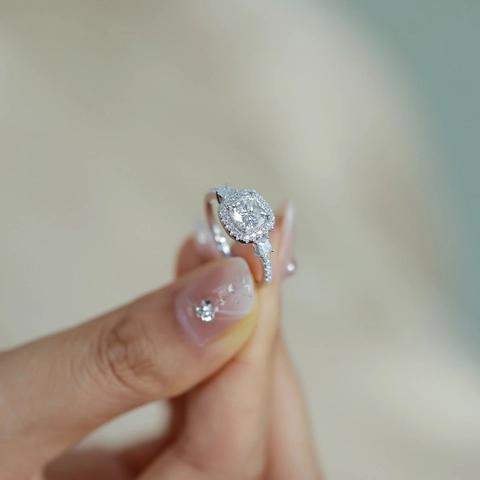 Lussuoso Anello in Argento Sterling 925 con Moissanite Taglio Cuscino per Donna Halo Pave Proposta Fidanzamento Matrimonio Gioielli