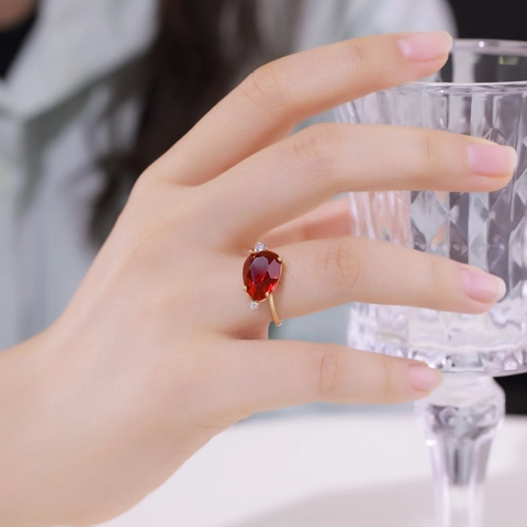 Elegant 925 Silver Synthetic Gemstone Ring For Women Pear Cut Artificial Crystal Water Drop Geometric Fashion Ring Jewelry