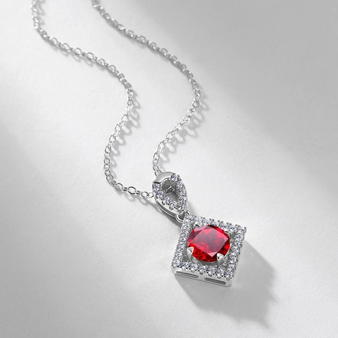 Elegante Collana in Argento Sterling 925 con Rubino Coltivato per Donna Pendente Halo Quadrato Geometrico con Strass Gioielli