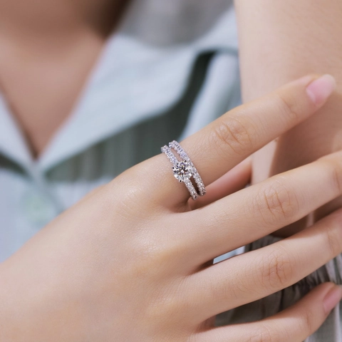 Lussuoso Set di Anelli in Moissanite Rotondi Argento Sterling 925 Pavimentazione Completa Anelli di Fidanzamento e Matrimonio da Donna