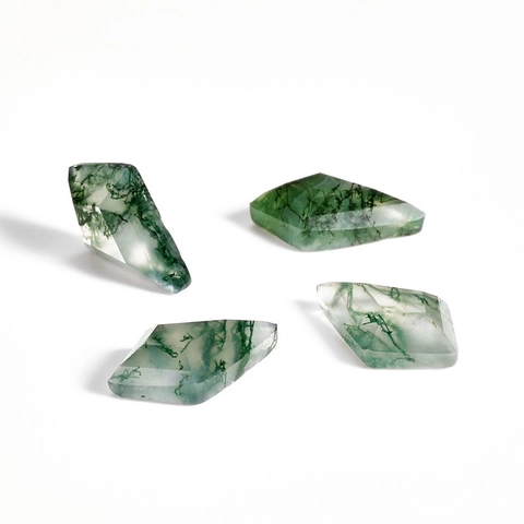 Pierre Gemme d'Agate Mousse Naturelle Facettée en Forme de Cerf-volant Agate Herbe d'Eau Pierre Nue pour la Fabrication de Bijoux DIY