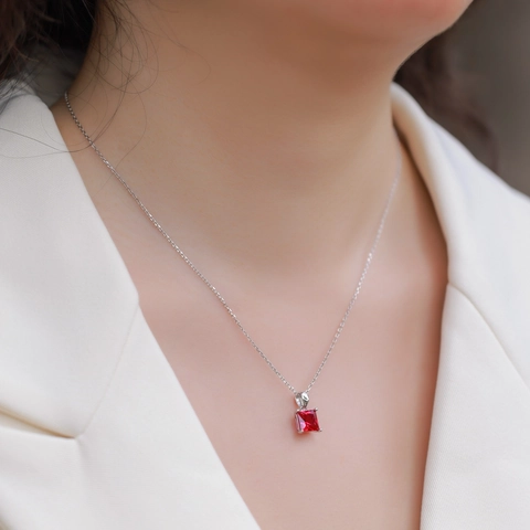 Κολιέ από Ασήμι 925 Με Τετράγωνο Μενταγιόν Princess Cut Εργαστηριακό Ρουμπίνι Σμαράγδι για Γυναίκες Κομψά Κοσμήματα