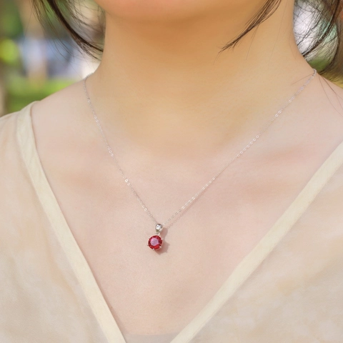 Elegante Collana in Argento Sterling 925 per Donna Ciondolo Rotondo a Sei Griffe Rubino Smeraldo Zaffiro Creato in Laboratorio