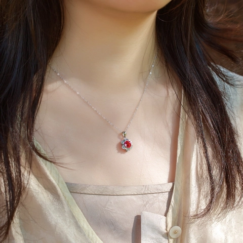 Collar con Colgante de Flor de Rubí Cultivado en Plata de Ley 925 para Mujer Elegante Collar de Cadena con Incrustaciones de Strass