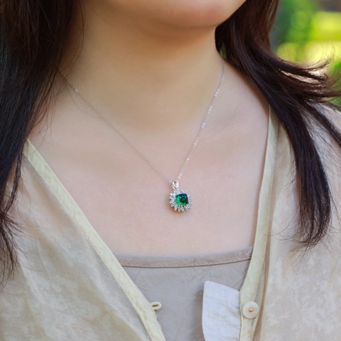 Luxurious 925 Sterling Silver Lab-Grown Emerald Pendant Necklace Rhinestone Halo Square Gemstone Vintage Jewelry Gift Women