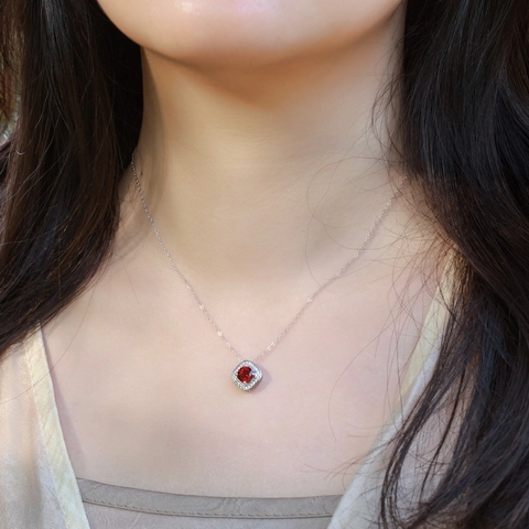 Collar de Lujo de Plata de Ley 925 para Mujer Con Rubí Creado en Laboratorio Colgante de Circonia Halo Cuadrado
