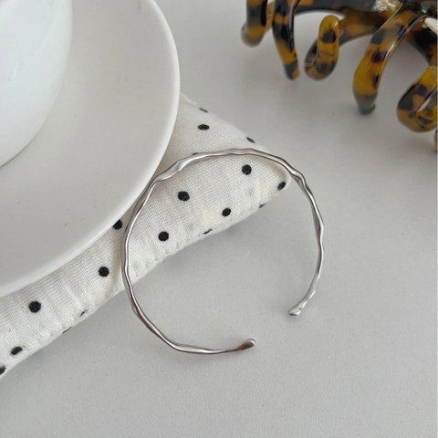 Bracelet Ouvert en Argent Sterling 925 à Vague Irrégulière Bijoux Minimalistes Élégants à Surface Concave Convexe pour Femme