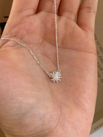 Collar con Colgante de Bola de Nieve de Plata de Ley S925 para Mujer Cadena de Clavícula de Copo de Nieve Elegante Joyería