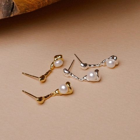 Orecchini a Bottone in Argento Sterling 925 e Perle Artificiali da Donna Design Fluido Irregolare Gioielli Eleganti