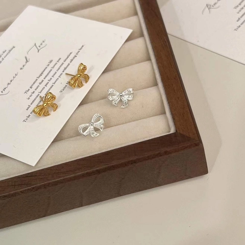 Elegant 925 Sterling Silver Bow Stud Earrings For Women Niche Design Hollow Bowknot Ear Studs Minimalist Jewelry Gift