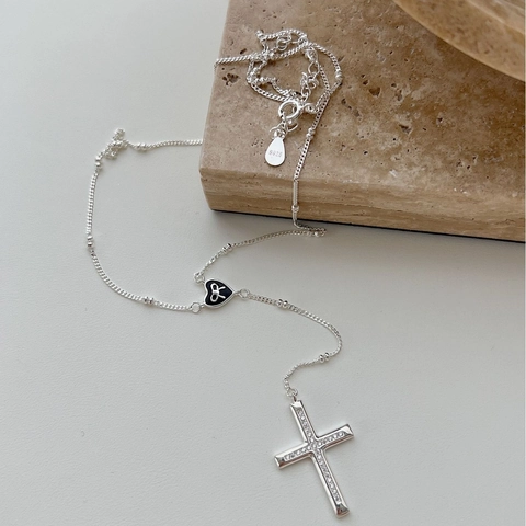 Collar con Colgante de Cruz y Corazón de Plata de Ley 925 para Mujer Esmalte Negro Lazo Strass Joyería Minimalista