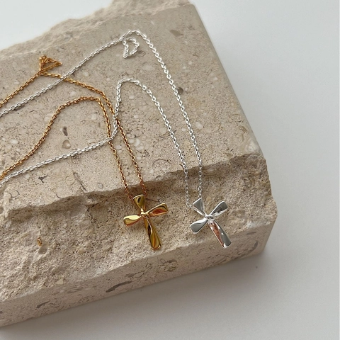 925 Sterling Silver Twisted Ribbon Cross Pendant Necklace For Women Minimalist Korean Design Electroplated Clavicle Chain Jewelry Gift