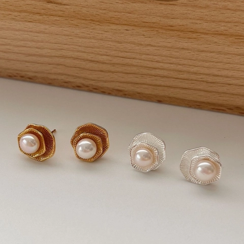 Orecchini a Bottone a Forma di Fiore di Loto in Argento Sterling 925 Design di Nicchia per Donna Gioielli di Moda con Perle Artificiali