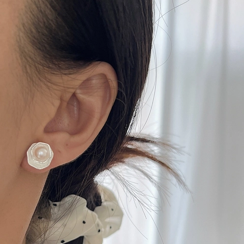 Orecchini a Bottone a Forma di Fiore di Loto in Argento Sterling 925 Design di Nicchia per Donna Gioielli di Moda con Perle Artificiali