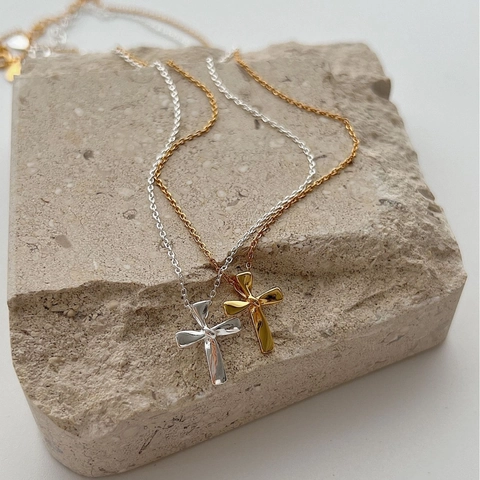 925 Sterling Silver Twisted Ribbon Cross Pendant Necklace For Women Minimalist Korean Design Electroplated Clavicle Chain Jewelry Gift