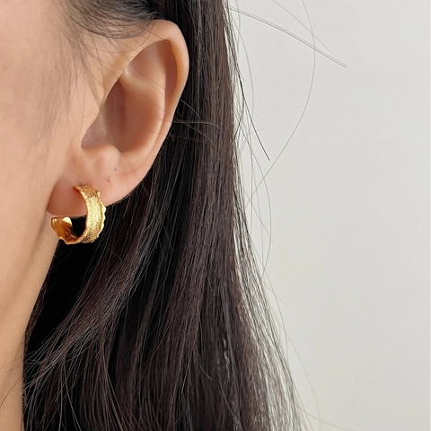 Minimalistische S925 Sterlingsilber Unregelmäßige Hammerschlag C-Förmige Creolen Für Damen Elegante Geometrische Strukturierte Ohrringe