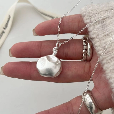 Collana con Pendente Martellato Irregolare in Argento Sterling 925 Minimalista Catena Lunga per Maglione Donna Gioielli Regalo