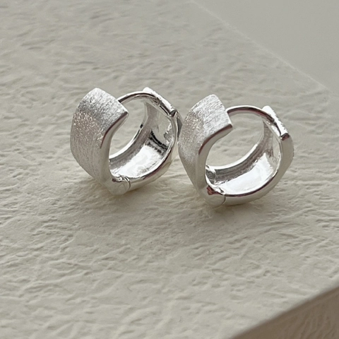 925 Sterling Silver Brushed Hoop Earrings For Women Minimalist Matte Silver Huggie Earrings Elegant Geometric Daily Jewelry Gift