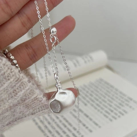 Collana con Pendente Martellato Irregolare in Argento Sterling 925 Minimalista Catena Lunga per Maglione Donna Gioielli Regalo