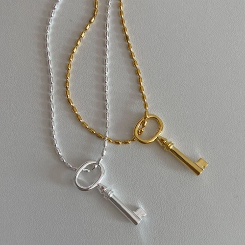 Collar de Pendiente de Llave de Plata de Ley 925 para Mujer Elegante Simple Estilo Ins Cadena de Perlas Galvanizada Plata Oro