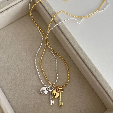 Collana Minimalista con Ciondolo a Chiave e Cuore in Argento Sterling 925 per Donna Design Unico Gioielli Oro Argento