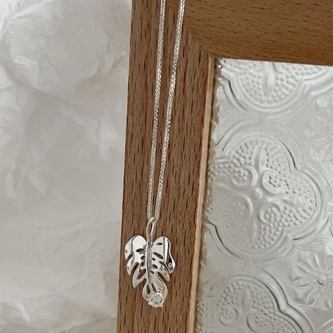 Elegant 925 Sterling Silver Monstera Leaf Pendant Necklace For Women Shiny Rhinestone Inlaid Clavicle Chain Minimalist Jewelry Gift