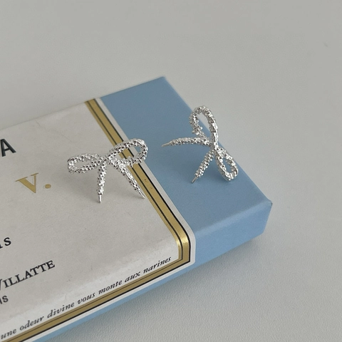 S925 Sterling Zilveren Strik Oorknopjes Voor Vrouwen Zoet Minimalistisch Gegranuleerde Textuur Strass Inlaid Sieraden