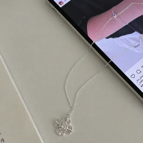 Collier Pendentif Trèfle en Argent Sterling 925 pour Femme Chaîne de Clavicule Élégante Incrustée de Strass Bijoux de Mode