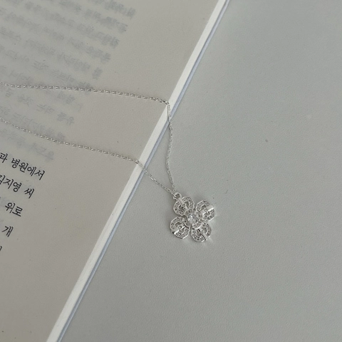 Collier Pendentif Trèfle en Argent Sterling 925 pour Femme Chaîne de Clavicule Élégante Incrustée de Strass Bijoux de Mode