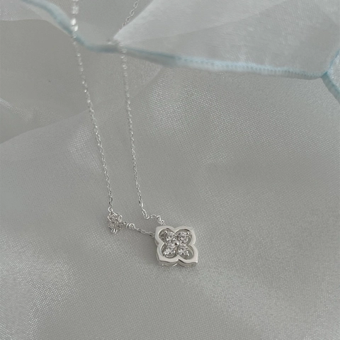 Collana con Pendente a Forma di Fiore a Quattro Petali in Argento Sterling S925 Con Strass Catena Leggera di Lusso per Donna