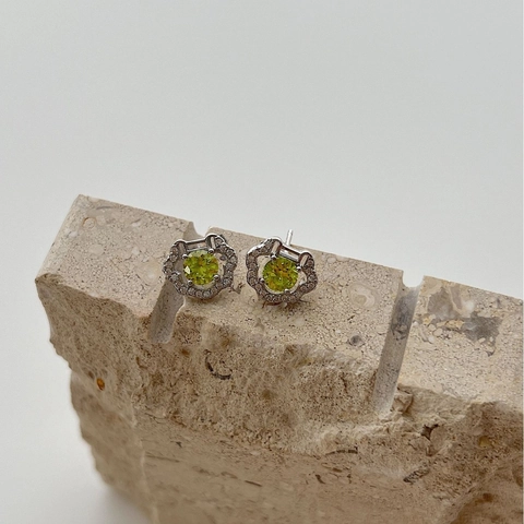 Vintage 925 Sterling Silver Ruyi Lock Stud Earrings For Women With Green Rhinestone Inlaid Light Luxury Niche Design Jewelry