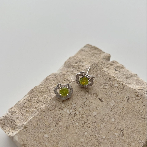 Vintage 925 Sterling Silver Ruyi Lock Stud Earrings For Women With Green Rhinestone Inlaid Light Luxury Niche Design Jewelry