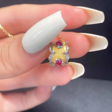 Vintage Palast Gebürstete 925 Sterlingsilber Halskette Roter Synthetischer Korund Strass Anhänger Retro Eleganz Schmuck