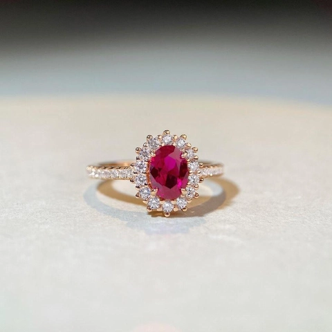 Anello in Argento Sterling S925 Con Rubino Rosso Sangue di Piccione Ovale da Donna Placcato in Oro 18K Lussuoso Con Strass Intarsiato Gioielli per Matrimonio Festa