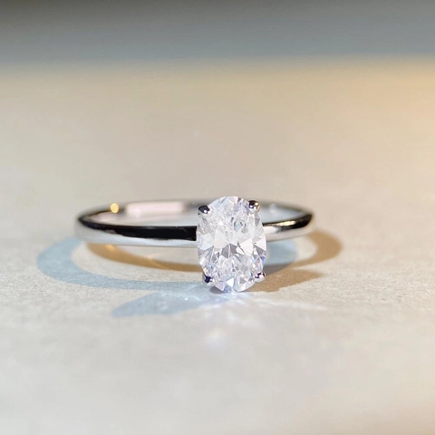 Anello in Argento Sterling 925 Taglio Ovale Zirconia Elegante Incastonatura a Quattro Griffe Minimalista Per Matrimonio Donna
