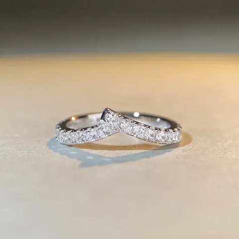 Anillo de Lujo de Plata de Ley 925 con Forma de V y Circonia Asimétrica Fila Incrustada Anillo Apilable para Mujer Joyería Elegante para Fiesta