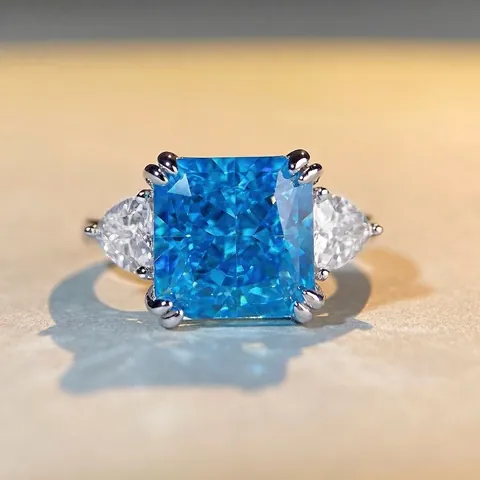 Lussuoso Anello in Argento Sterling 925 con Zirconia Taglio Radiant Tre Pietre per Donna Anello di Fidanzamento Elegante