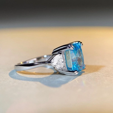 Lussuoso Anello in Argento Sterling 925 con Zirconia Taglio Radiant Tre Pietre per Donna Anello di Fidanzamento Elegante