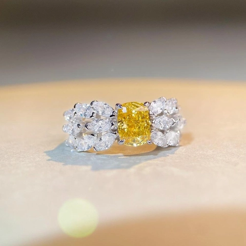 Luxuriös 925 Sterlingsilber Radiant-Schliff Zirkonia Feder Ring Elegant Marquise Cluster Flügel Verlobungsring Für Damen Mode Schmuck