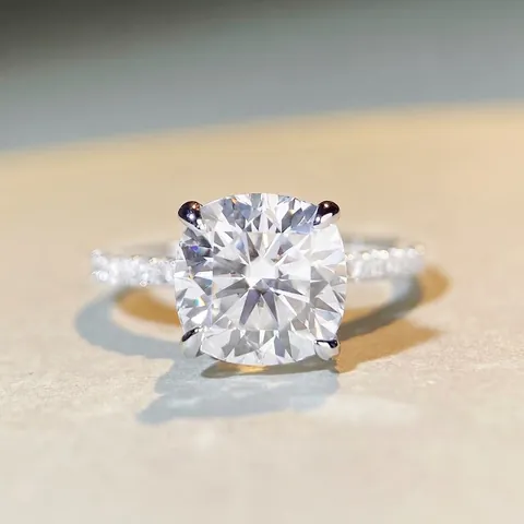 Lussuoso Anello di Fidanzamento in Argento Sterling 925 con Moissanite Taglio Cushion Quadrato Colore D Strass Anello nuziale per Donna