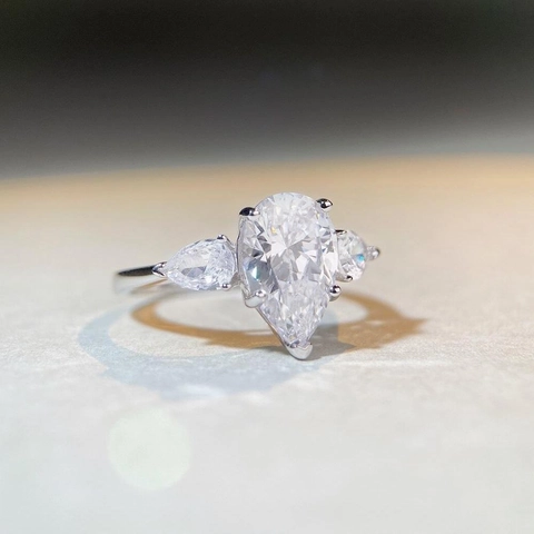 Elegant 925 Sterling Silver Pear Shaped Three Stone Zirconia Ring For Women Water Drop Cut Inlaid Wedding Party Jewelry Gift