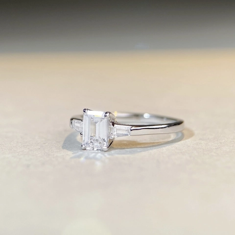 925 Sterling Silver Emerald Cut Moissanite Ring For Women Three Stone Design Zirconia Baguette Side Engagement Ring Jewelry