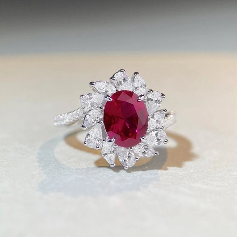 Luxury 925 Sterling Silver Oval Red Corundum Flower Cluster Ring For Women Zirconia Pave Sun Flower Party Fashion Jewelry Gift