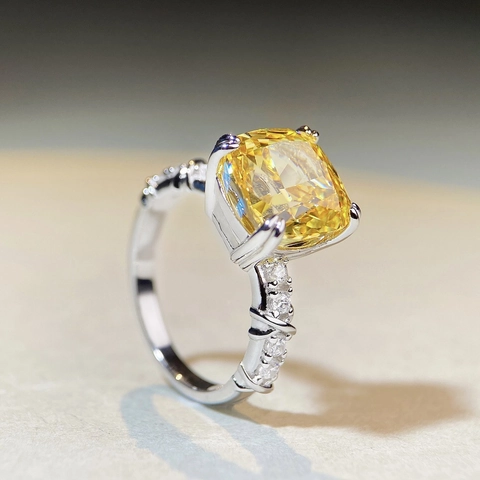 Lussuoso Anello in Argento Sterling 925 con Zirconia Taglio Cushion per Donna Anello a Fascia Incrociata con Zirconia Colorata Gioielli