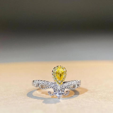 Anillo de Corona de Plata de Ley 925 de Lujo Para Mujer Circonia en Corte de Pera Brillante Diseño Hueco Sofisticado Joyería