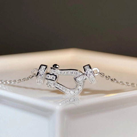 Collar con Colgante de Herradura de Plata de Ley 925 para Mujer con Hebilla en U de Circonia Pavé Joyería de Moda