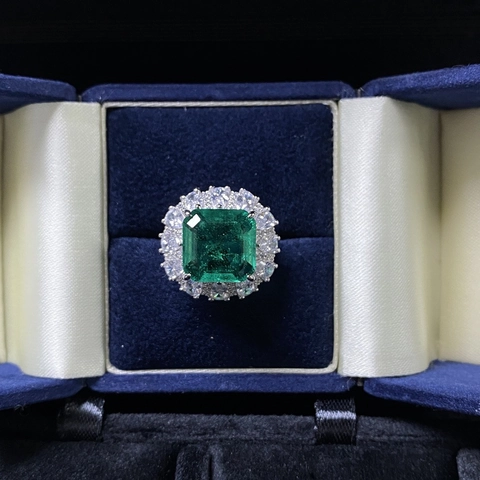 Luxury S925 Sterling Silver Emerald Cut Green Stone Ring For Women Halo Rhinestone Engagement Wedding Party Finger Ring