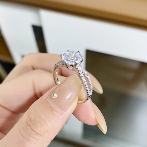 Anillo de Moissanita de Lujo 5 Quilates para Mujer Plata de Ley 925 Engaste de Seis Garras Brazos Entrelazados Boda