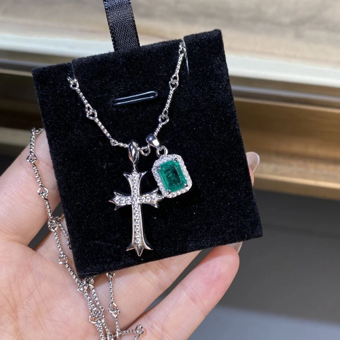 Collar de Cruz de Plata de Ley 925 Colgante Doble con Gema Verde Corte Esmeralda Diamantes Imitación Cadena Clavícula Joyería